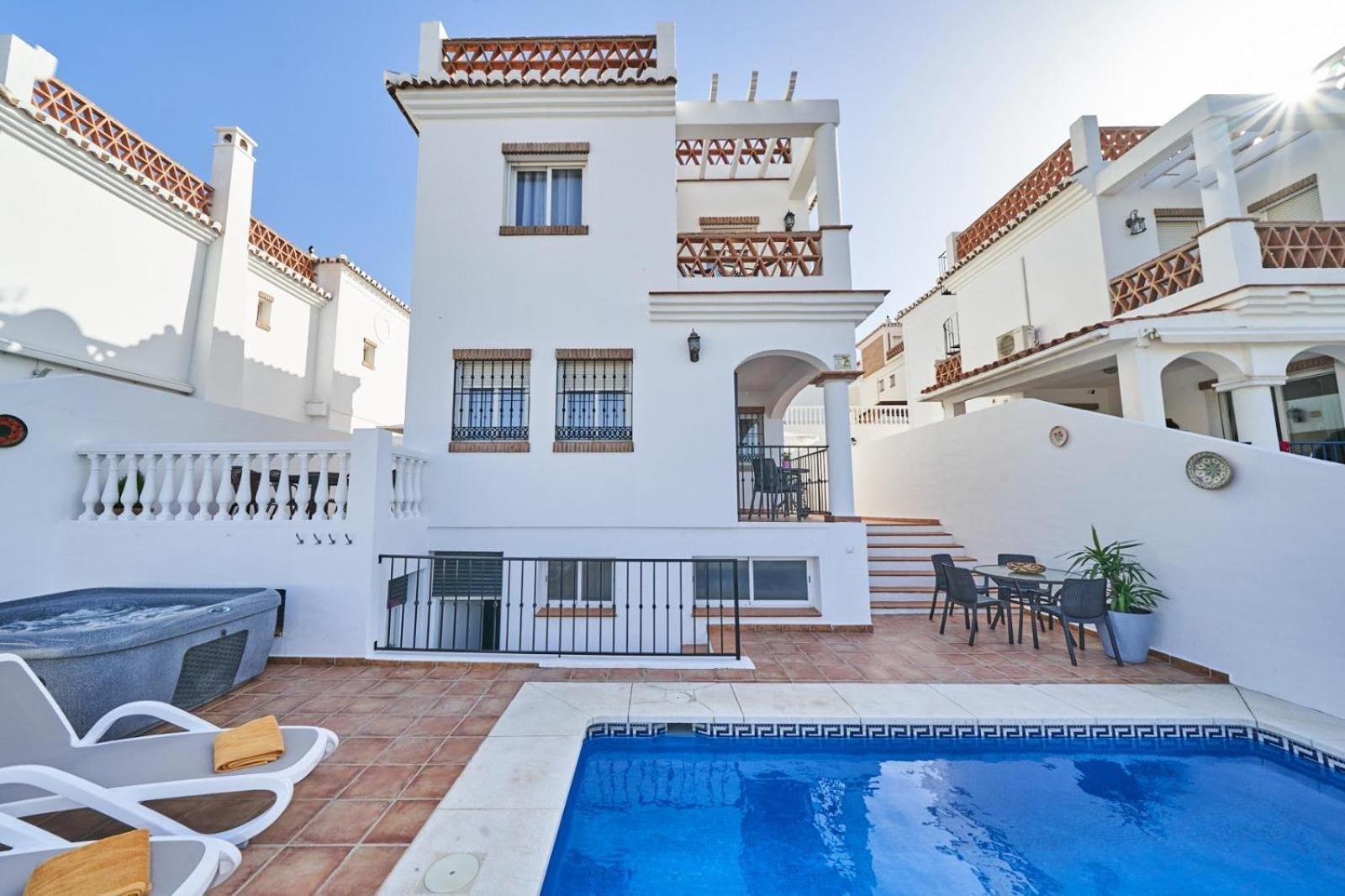 Villa Pura - Private Jacuzzi & Heated Pool Nerja Exterior photo
